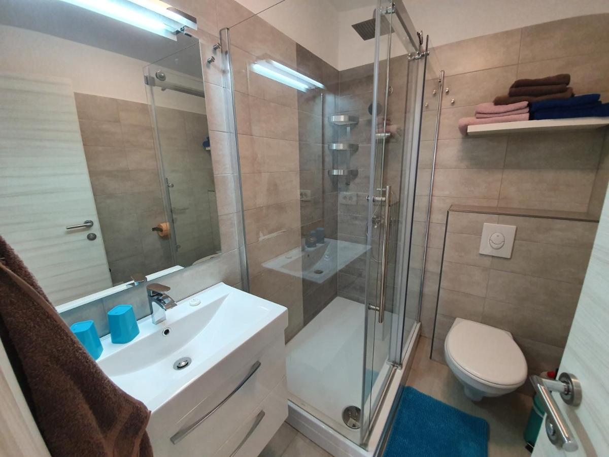 Comfortable Family Iris 20m From In *